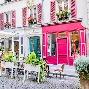 Amelie Poulain In Heart Of Montmartre Paris